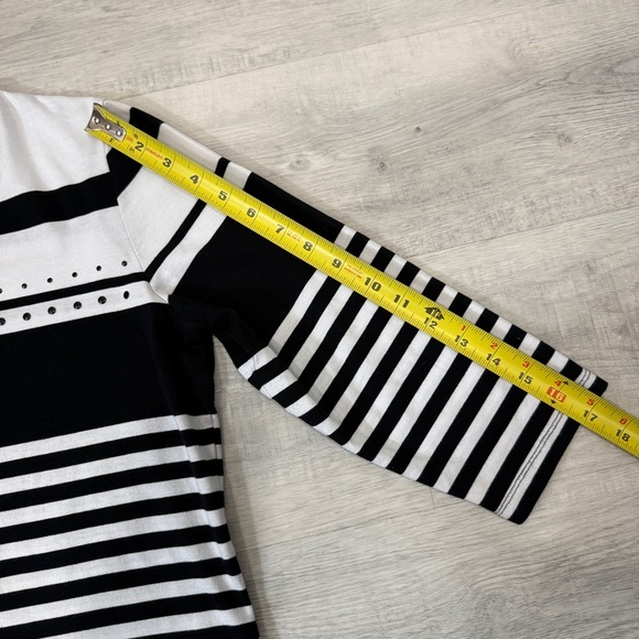 Alia Petite Black and White Striped 3/4 Sleeve Scoopneck Shirt - Picture 11 of 16